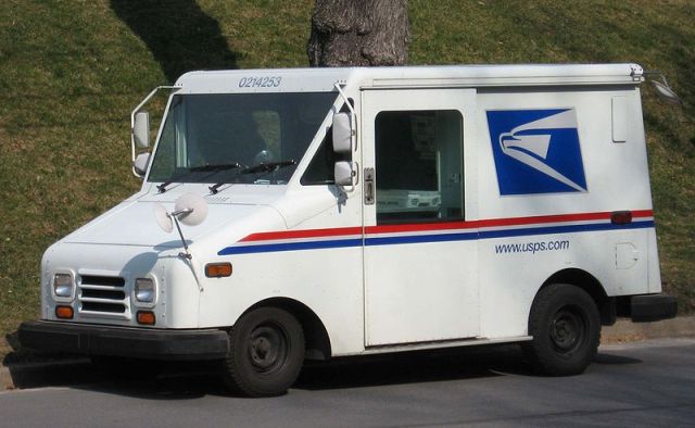 800px-USPS-Mail-Truck